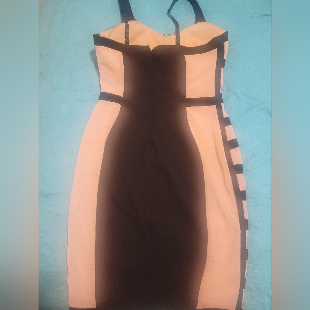 Nude and black cage dress - Picture 5 of 7